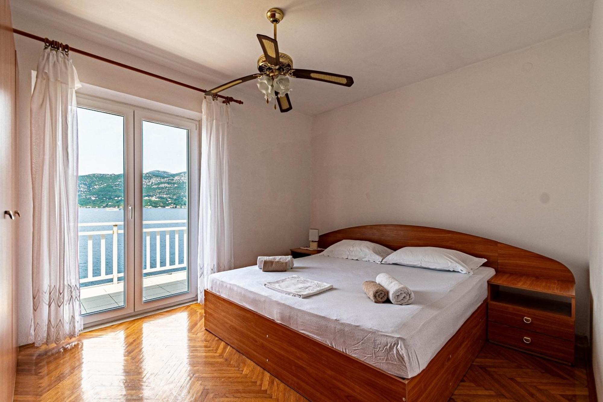 Apartments By The Sea Tri Zala, Korcula - 9237 Zrnovo Exterior photo