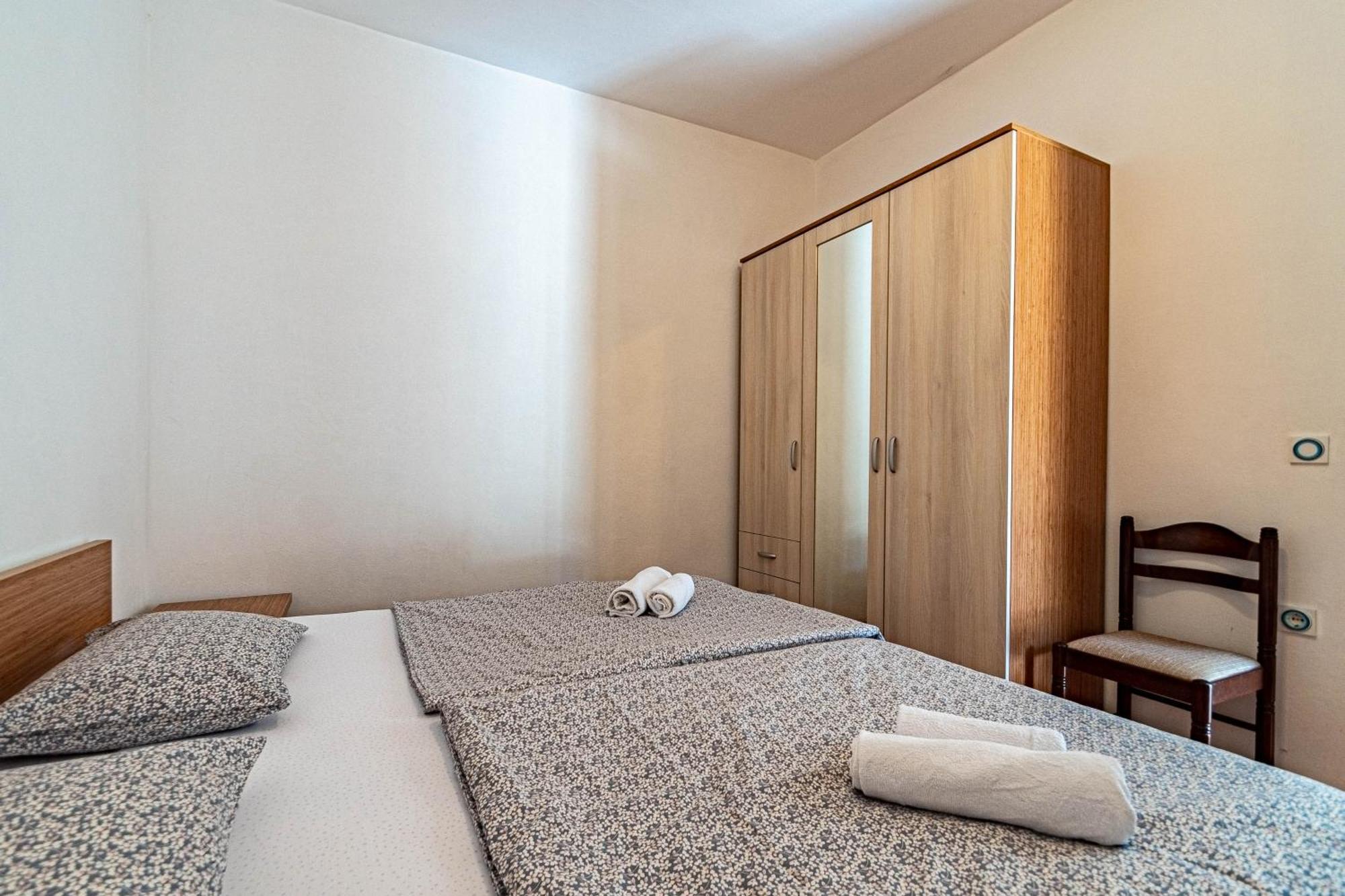 Apartments By The Sea Tri Zala, Korcula - 9237 Zrnovo Room photo