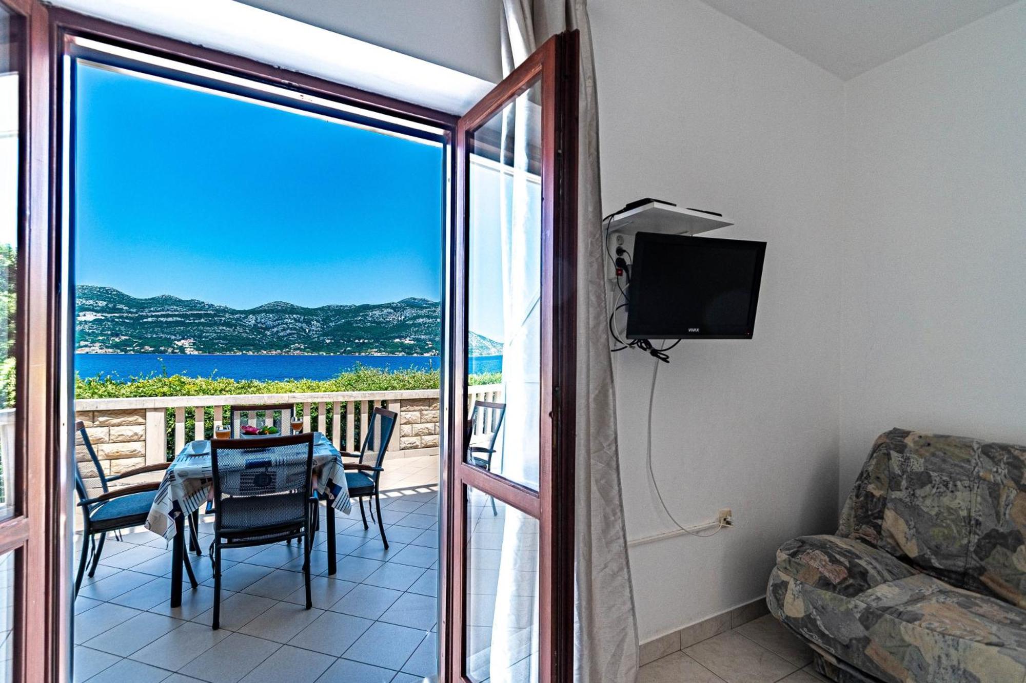 Apartments By The Sea Tri Zala, Korcula - 9237 Zrnovo Room photo